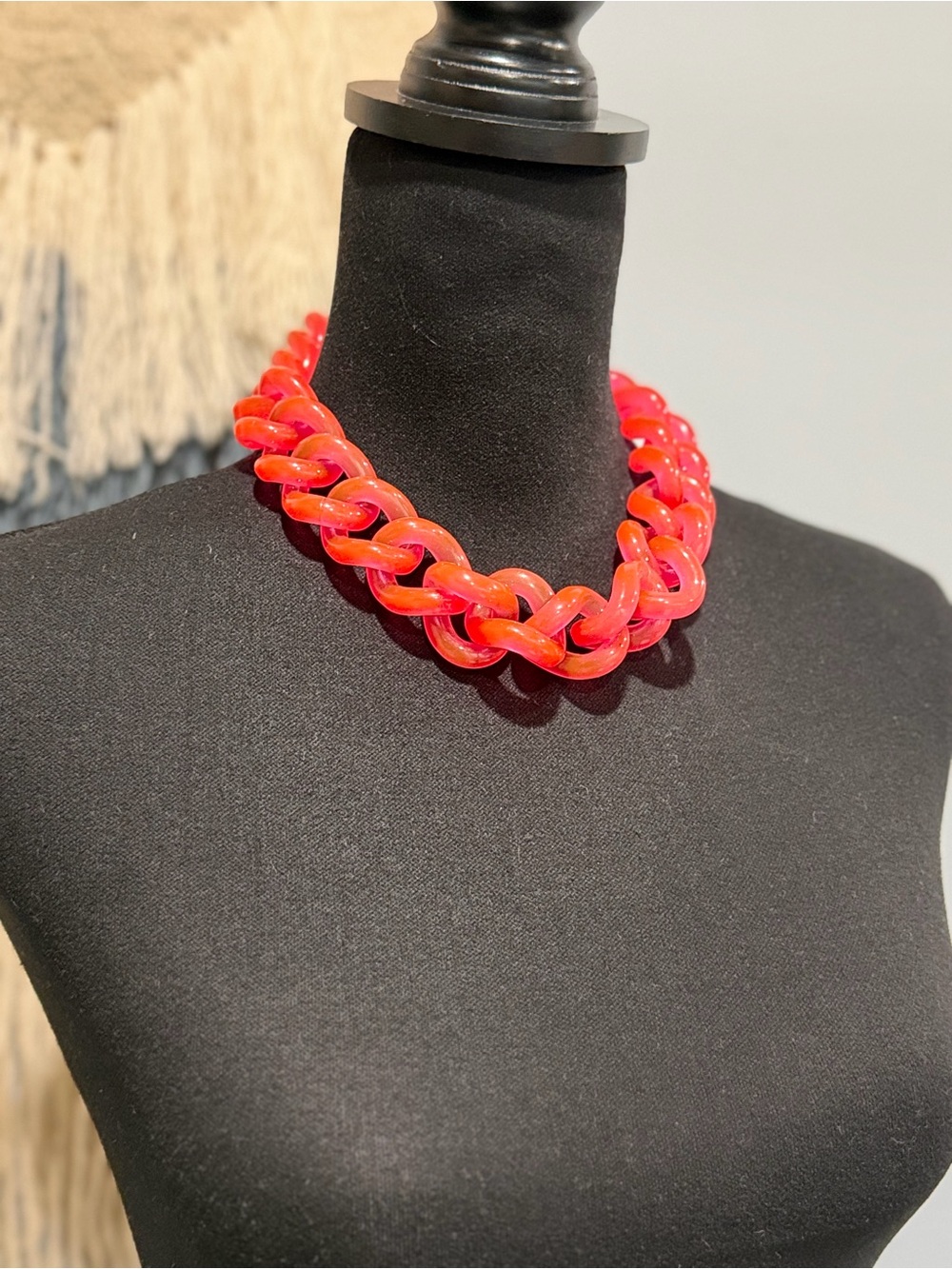 J.Crew Vibrant Coral Chunky Chain Statement Necklace Acrylic Link Collar - Picture 2 of 5